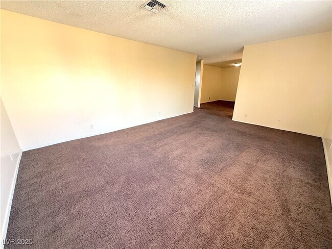 Building Photo - 2080 Karen Ave