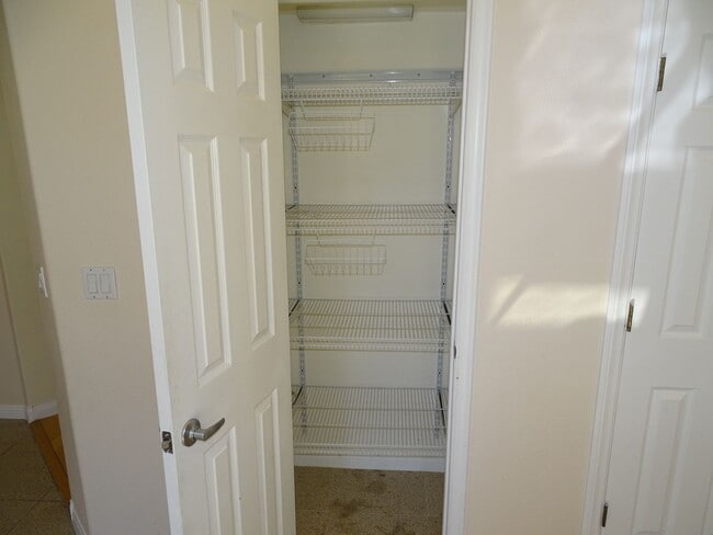 Building Photo - 5 BED Summerlin home w/ 1ST FLOOR BED AND 3/4 BATH