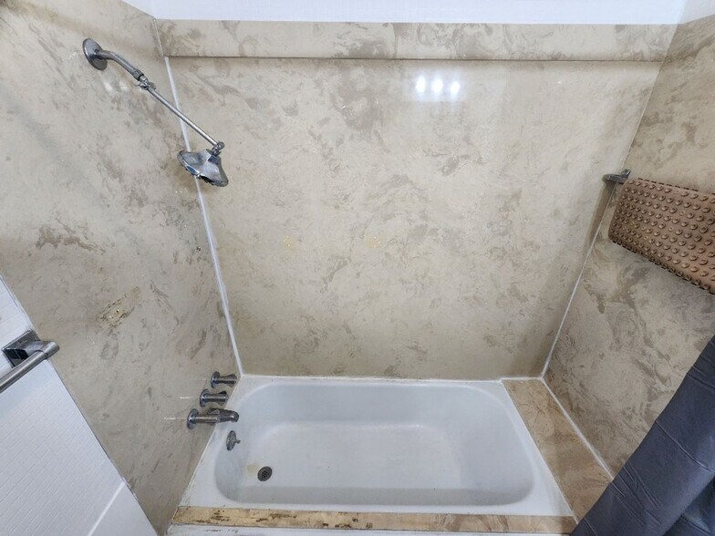 Building Photo - 110 Downing St