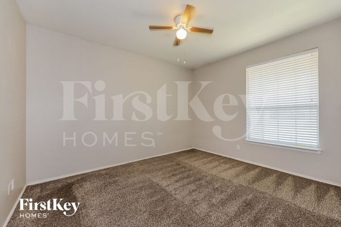 Building Photo - 5945 Iris Dr
