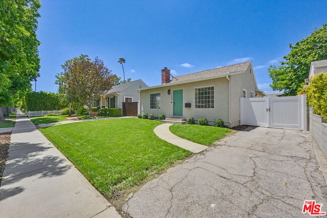 Building Photo - 5119 Enfield Ave