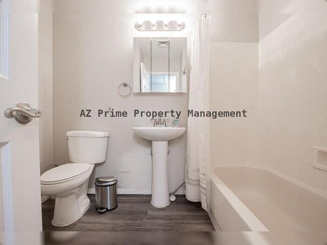 Building Photo - 25 S Ocean Dr