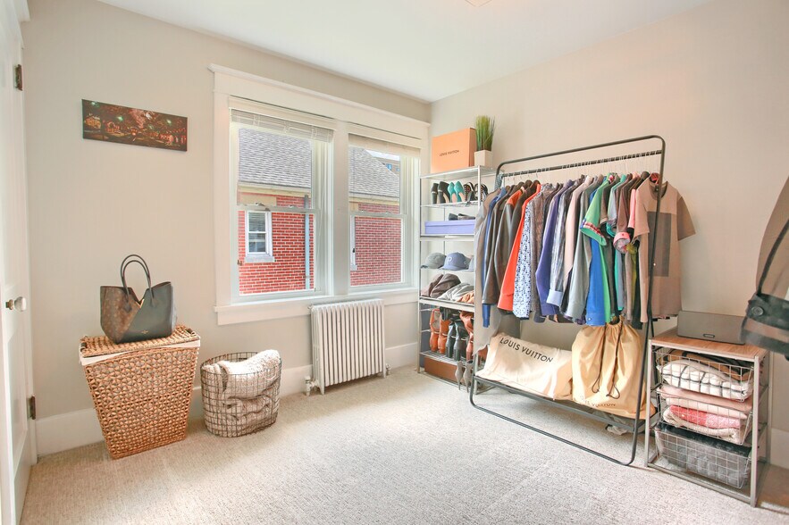 Building Photo - 144 W Chocolate Ave