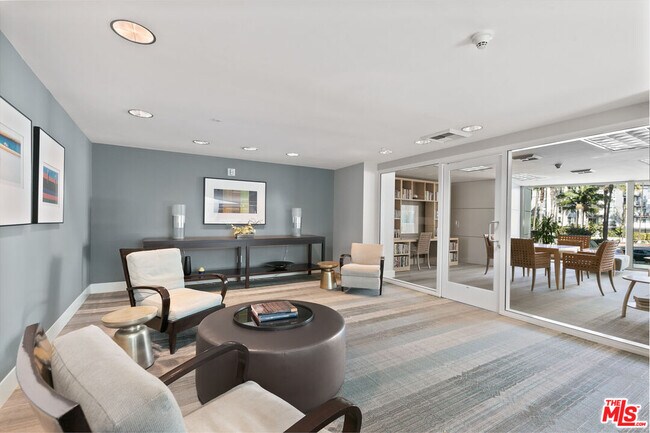Building Photo - 13600 Marina Pointe Dr