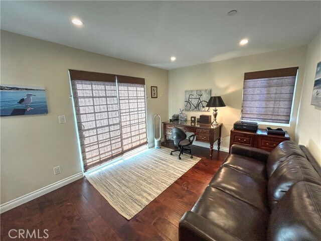 Building Photo - 104 Avenida Caballeros