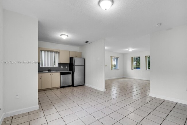 Building Photo - 2817 SW 39th Ave