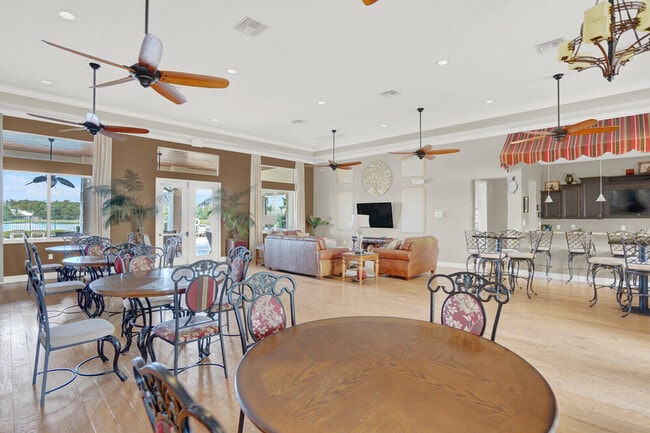 Building Photo - 2005 Foxtail View Ct