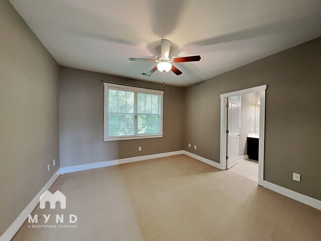 Building Photo - 181 Herring St