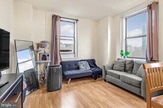 Building Photo - 1324 Locust St