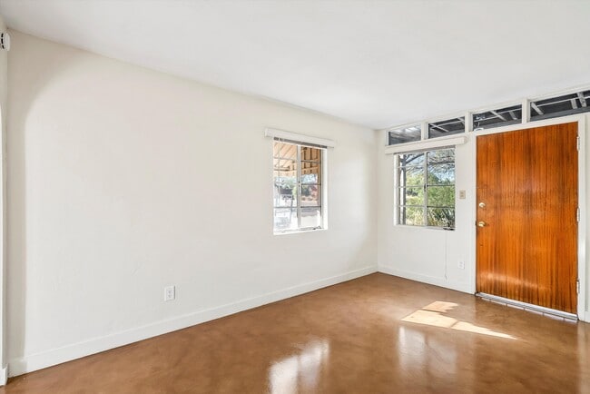 Building Photo - 2604 N Martin Ave