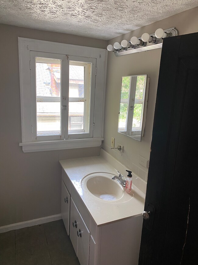 Building Photo - 934 Hunt St