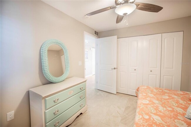 Building Photo - 7300 Sun Island Dr S