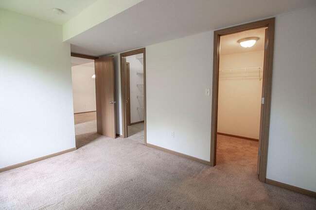 Building Photo - 2119 N Ballenger Ln