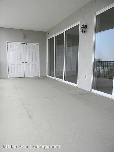 Building Photo - 2902 River Dr