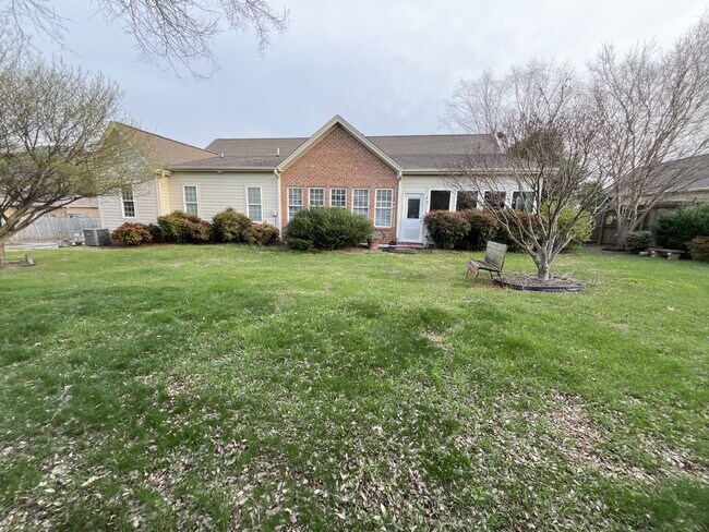 Building Photo - "Charming Kernersville Retreat: Spacious 4-Bed Gem with Granite Touches & Cozy Fireplace"