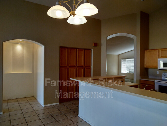 Building Photo - 292 W Shannon St