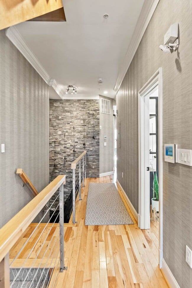 Building Photo - Logan Circle Condo