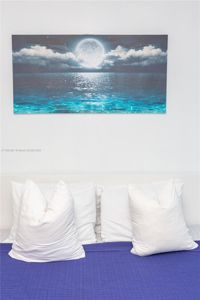 Building Photo - 5445 Collins Ave