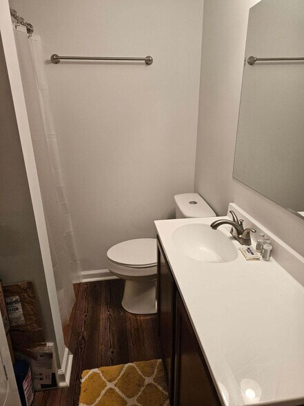 Building Photo - 1211 Villa Ln