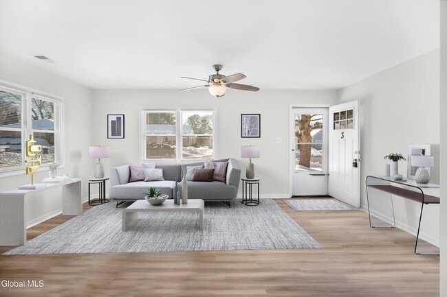 Building Photo - 3 Miracle Ln