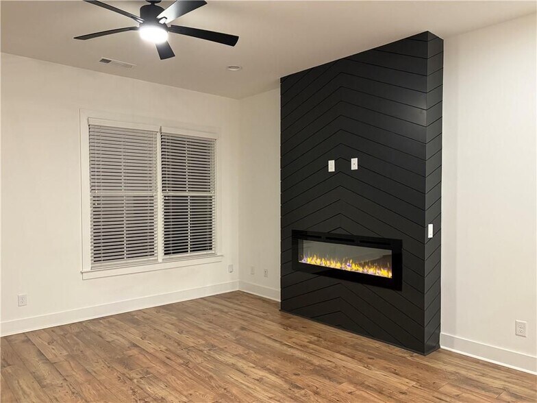 Building Photo - 5603 W Pine St