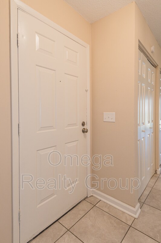 Building Photo - 1600 14th Ave E