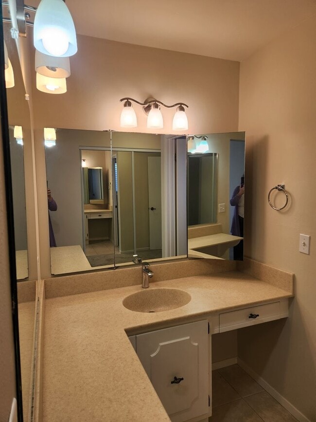 Building Photo - Very nice 2 Bd, 2 Bath Triplex w/yard in OAKMONT - Oakmont is a senior community.