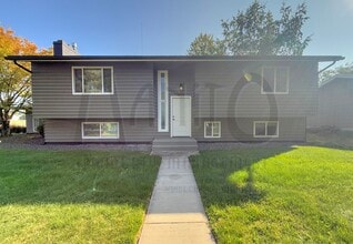Building Photo - Updated & Spacious South Hill Home
