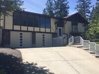 Building Photo - 3+ Bedroom, 3 Bath Available in quiet Spok...