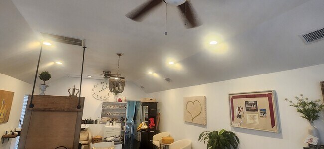 Building Photo - 526 Girod St