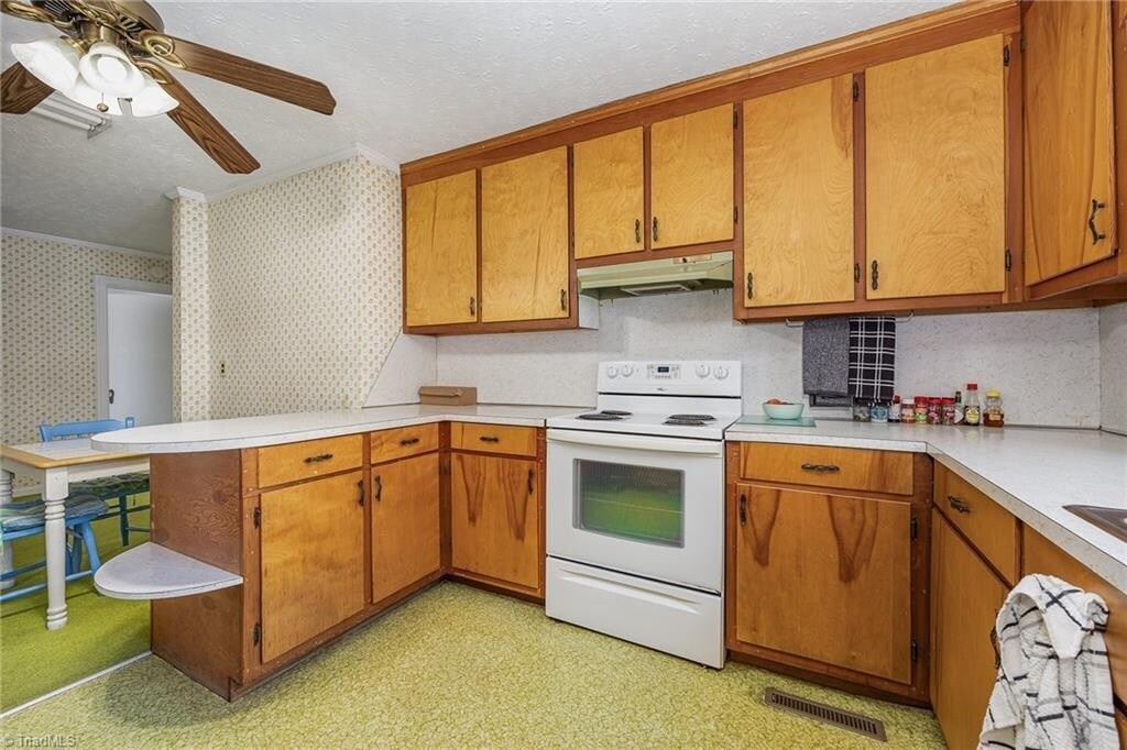 Building Photo - 1668 Old US Highway 52