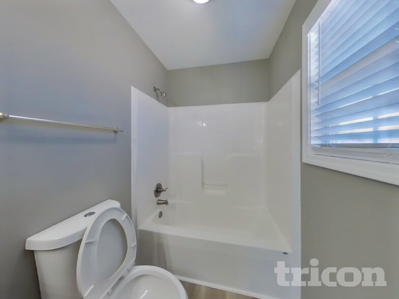 Building Photo - 1335 Loren Circle