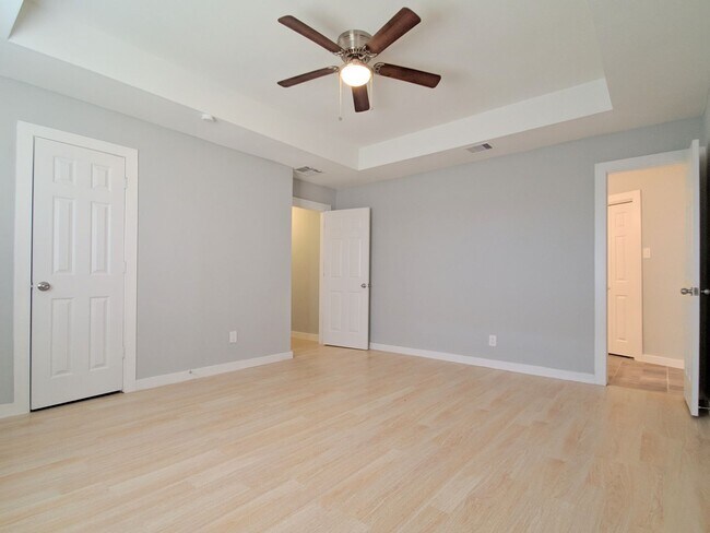 Building Photo - 15215 Peachmeadow Ln