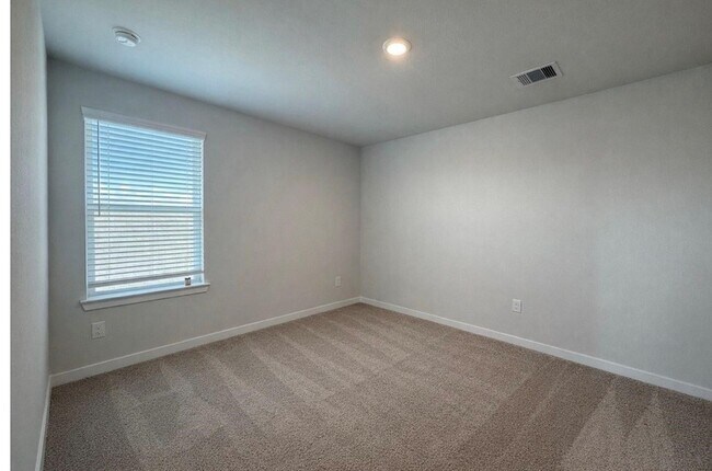 Building Photo - 3914 Flora Fld Dr