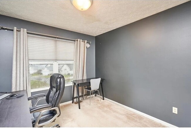 Building Photo - Price drop until June 30th! 3 bedroom 2.5 ...