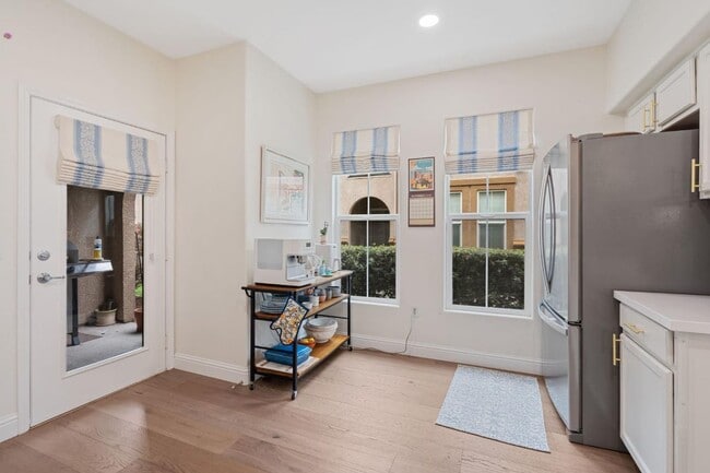 Building Photo - Single story condo in Natomas!