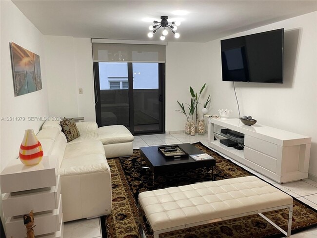 Building Photo - 1621 Collins Ave