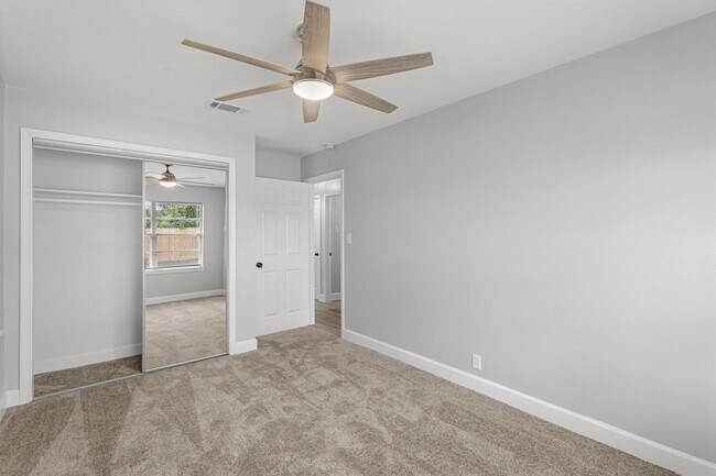 Building Photo - 5429 De Lange Ln