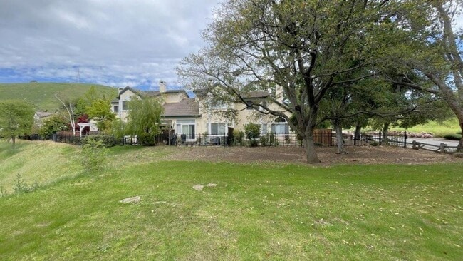 Building Photo - 554 Mt Dell Dr