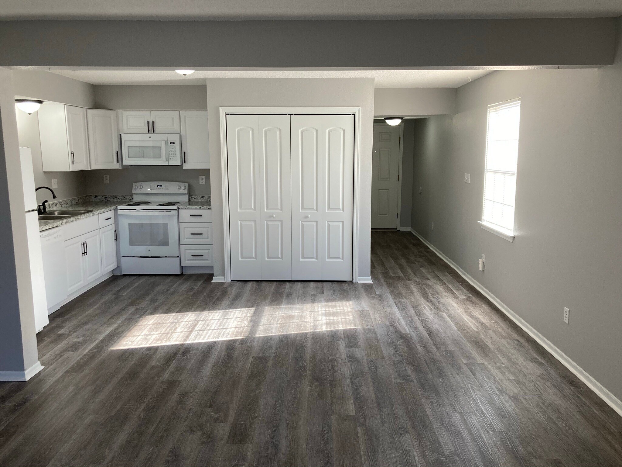 Building Photo - 2107 Highridge Dr