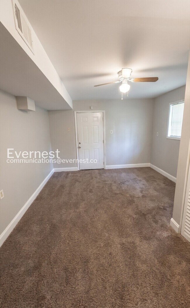 Building Photo - 4 Bed, 2.5 Bath Home with Carport / Available Now!