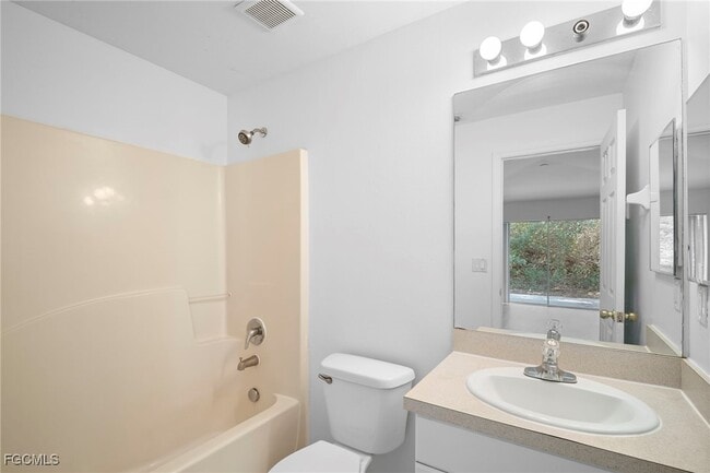 Building Photo - 4646 15th St SW