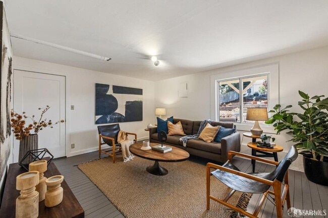 Building Photo - 845 44th Ave