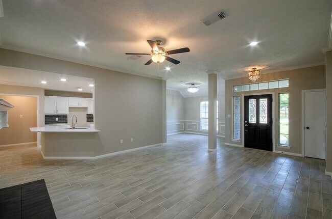 Building Photo - 12811 Fisher Dr