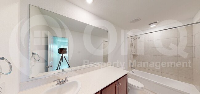 Building Photo - 14017 Ilderton St