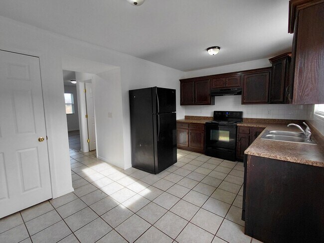 Building Photo - 24444 Sounder Ln