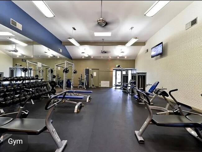 Building Photo - 5565 Canoga Ave