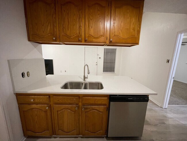 Building Photo - 2422-2424 Sherry Street