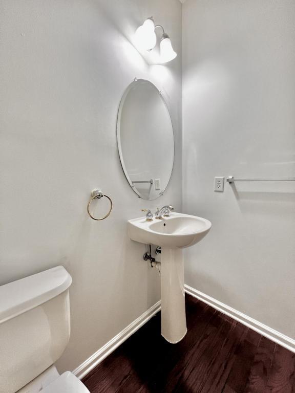 Building Photo - 211 Hawthorne Way