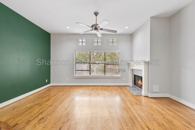 Building Photo - 1604 Reinerman St